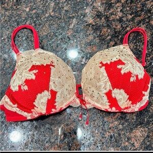 Victoria's Secret Lace Bombshell Bra size 34A